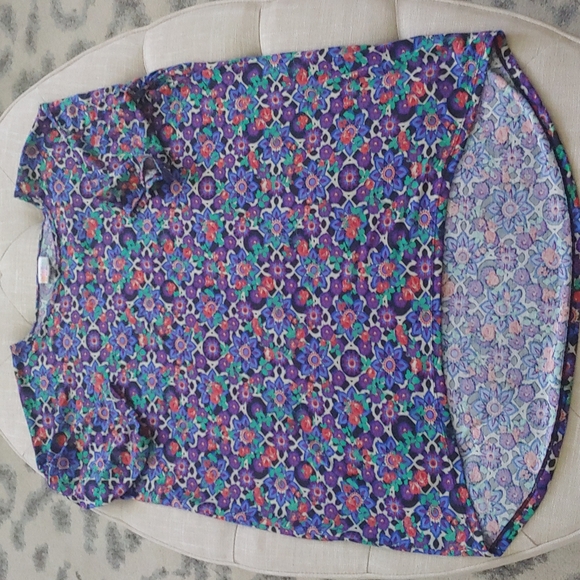 5/$25 Lularoe Irma Tunic Top Medium M Floral Black - Picture 1 of 6